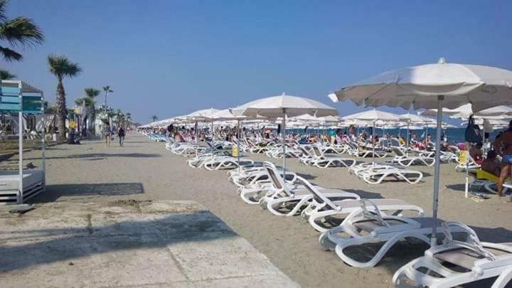 welcome house Hotel Larnaca Buitenkant foto